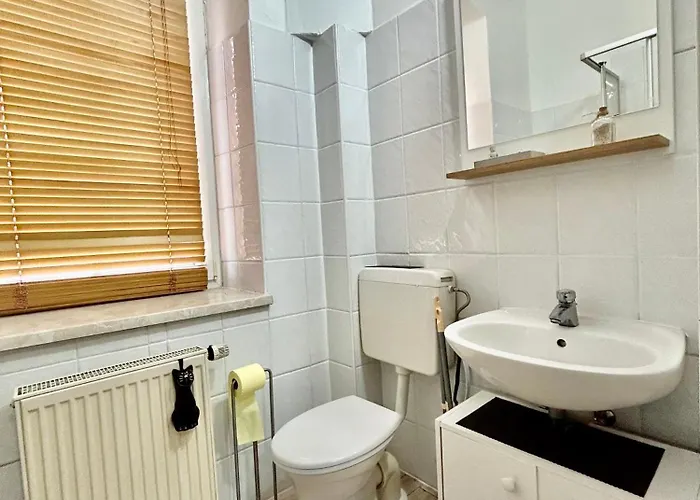 Apartment In - Mit Parkplatz & 2 Schlafzimmer *