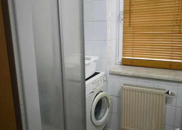 Apartment In - Mit Parkplatz & 2 Schlafzimmer *